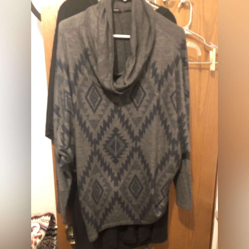 Southwest Patterned Batwing Top- 53A $20 or $15 w/offer